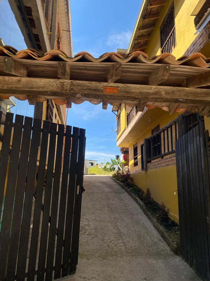 Oak Tree House Casa de hóspedes Guatapé Exterior foto