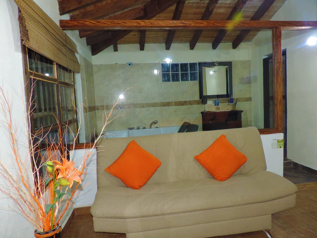 Oak Tree House Casa de hóspedes Guatapé Exterior foto